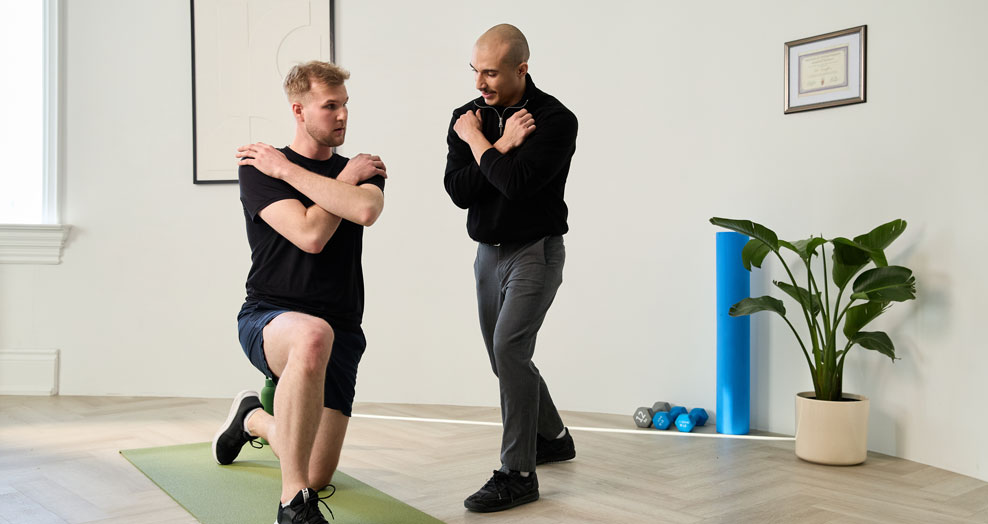 Person does lunges during a physiotherapy appointment.